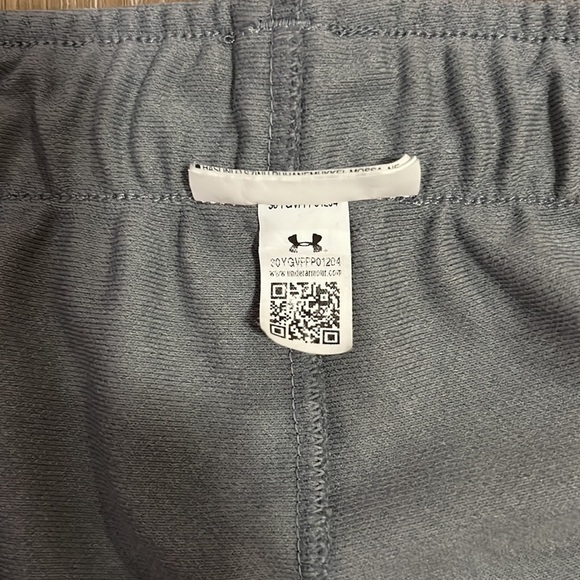 Under Armour Womens grey and white Athletic shorts - Picture 4 of 7